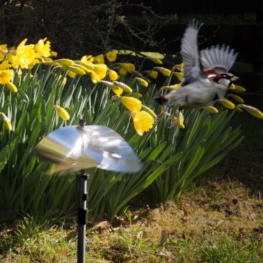 Bird-Scare Wind Spinners Protect your Garden