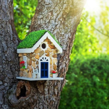 Casita de Pájaros de Piedra en Árbol